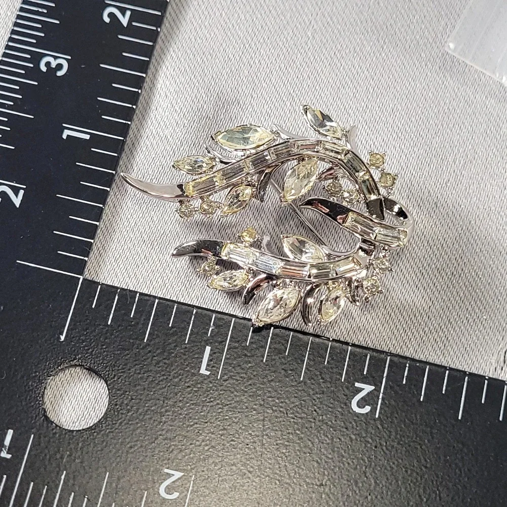Trifari‎ Rhinestone Brooch Silver Clear Leaf Spray Baguette Marquise Jewelry